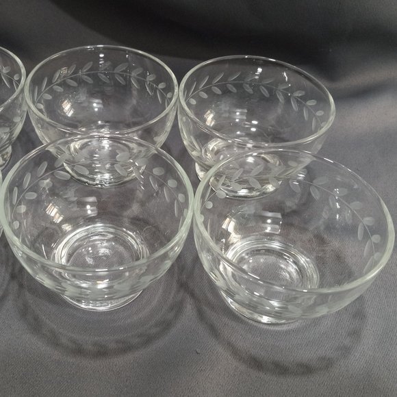 8 Vintage Clear Glass Etched Leaf Pattern Sherbet Bowls - Picture 7 of 11